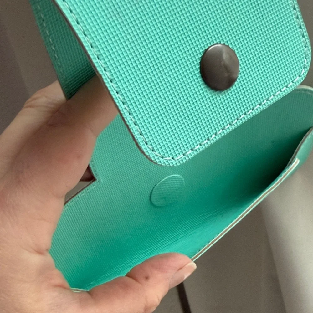 Chic Turquoise Sunglasses Case ya